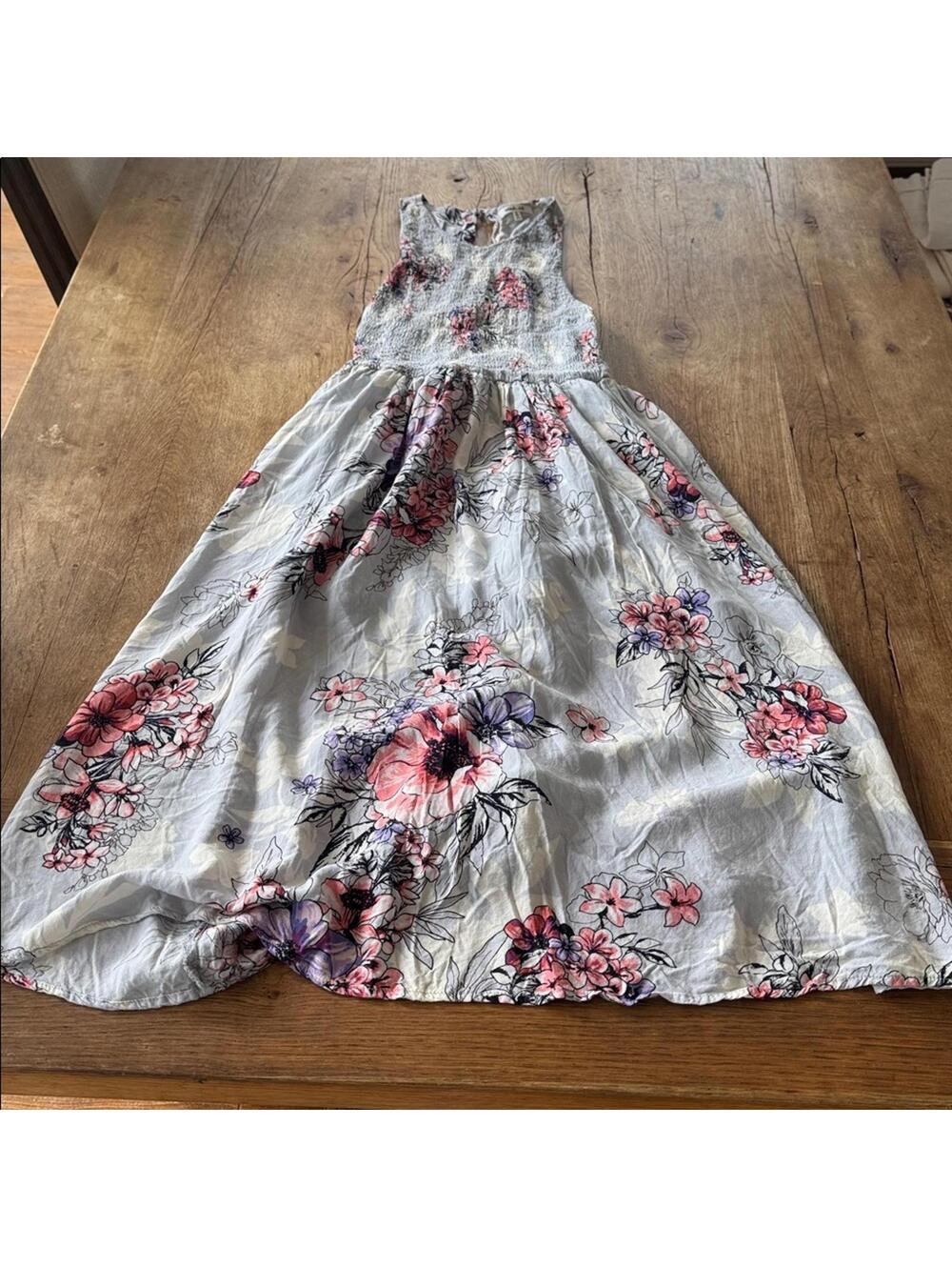Francesca’s bleu ciel smocked floral cutout back midi dress size small